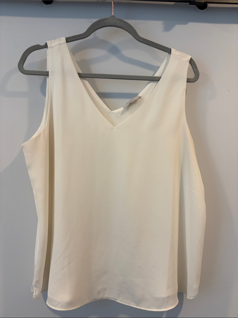 LOFT Ivory V-Neck Sleeveless Tank Top
